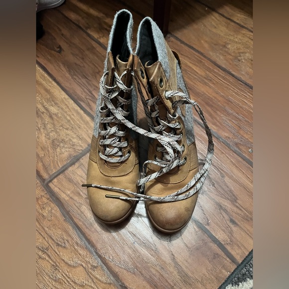 Sorel - Picture 2 of 4